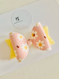 Image 1 of Daisy bow 
