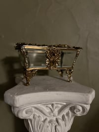 Image 4 of Grand coffre à bijoux reliquaire en cristal biseauté et bronze doré, fin XIXème s.