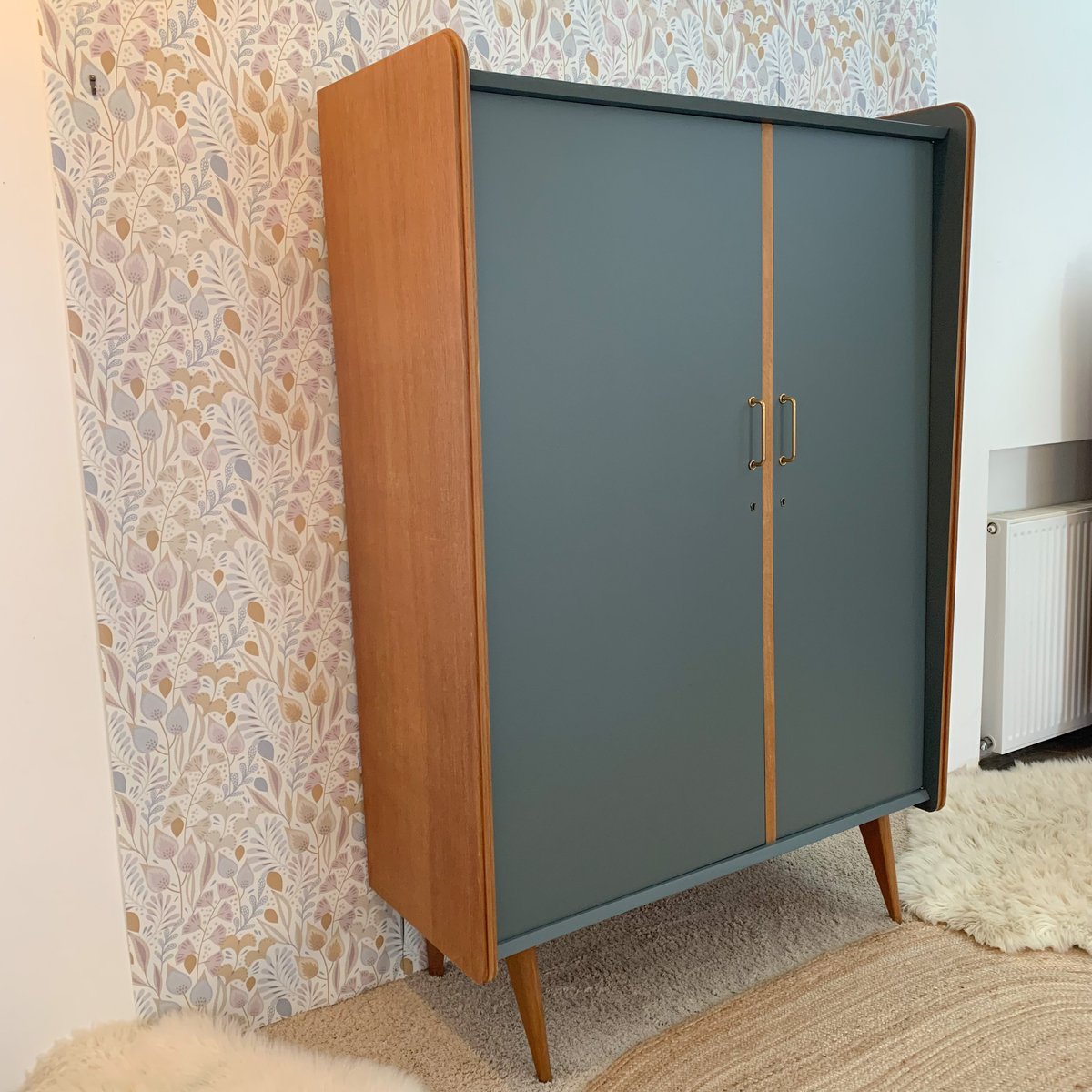 Image of VENDUE/SOLD OUT Armoire Pieds Compas Mellow