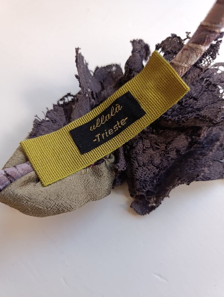 Image of Cerchietto floreale salvia/grigio