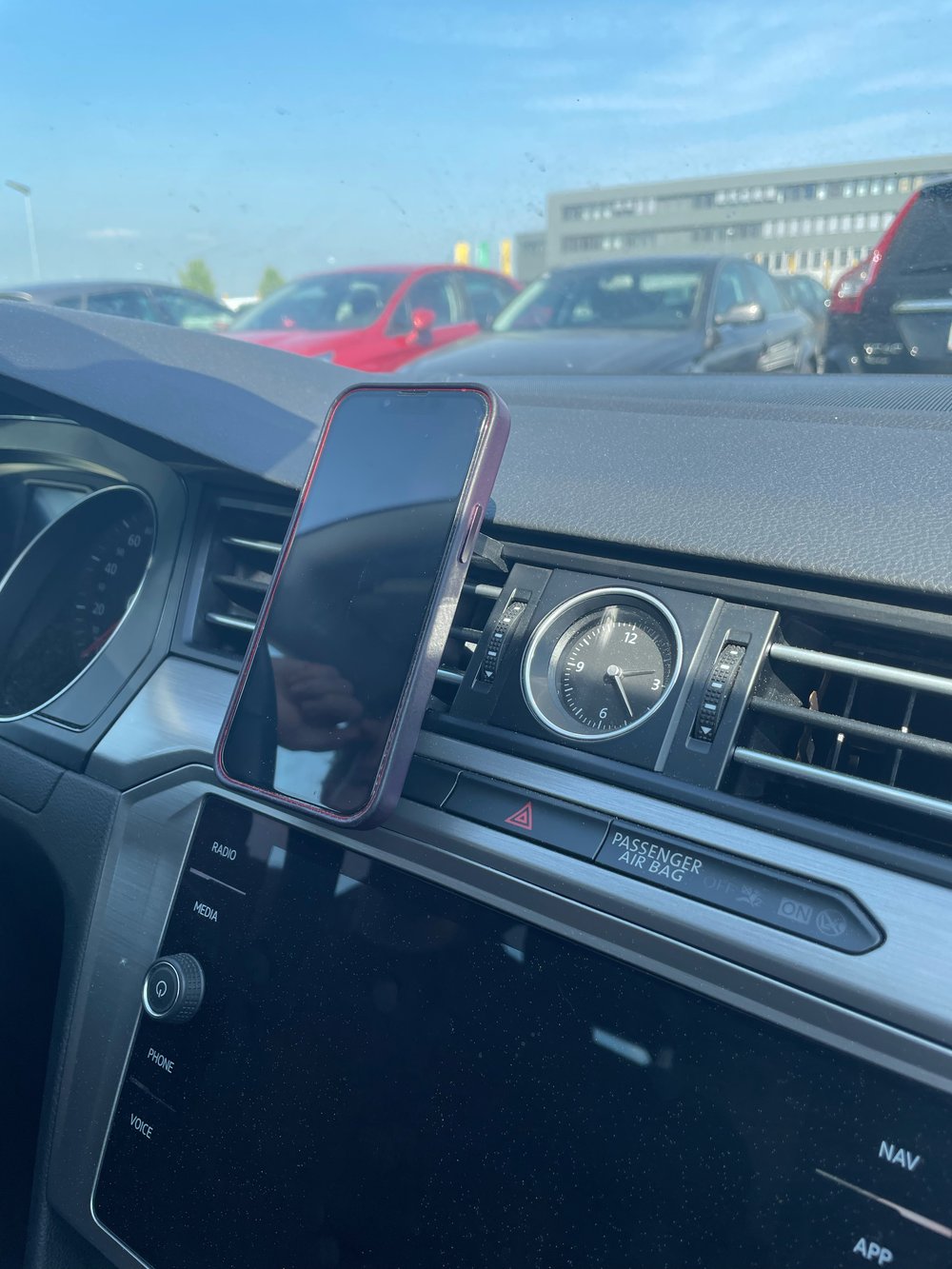 Volkswagen Passat B8 Phone Holder