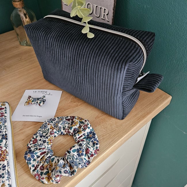 SUR COMMANDE- TROUSSE DE TOILETTE 