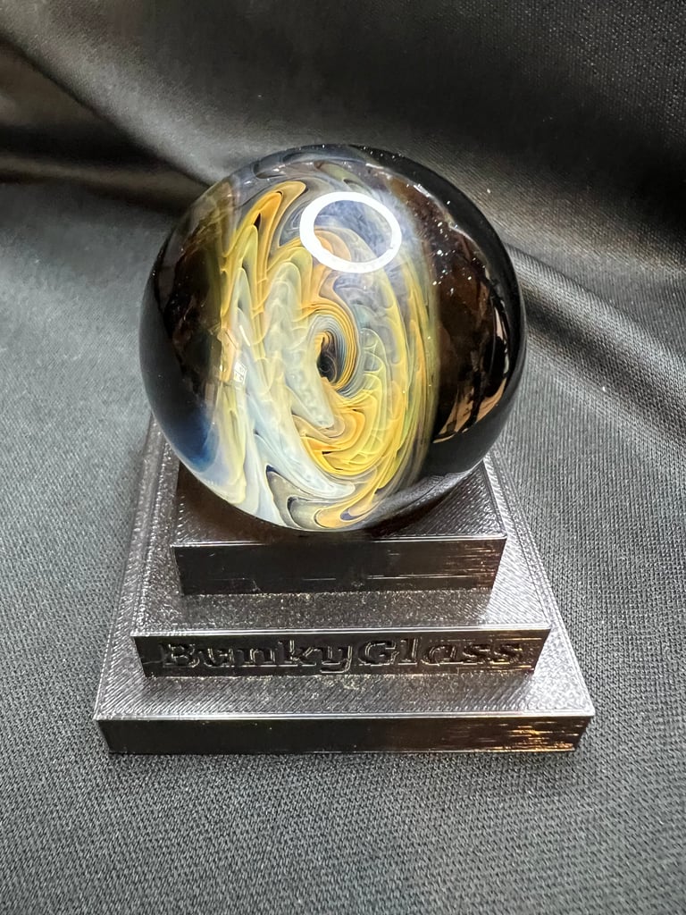 Silver and Gold Wag Marble Image 2