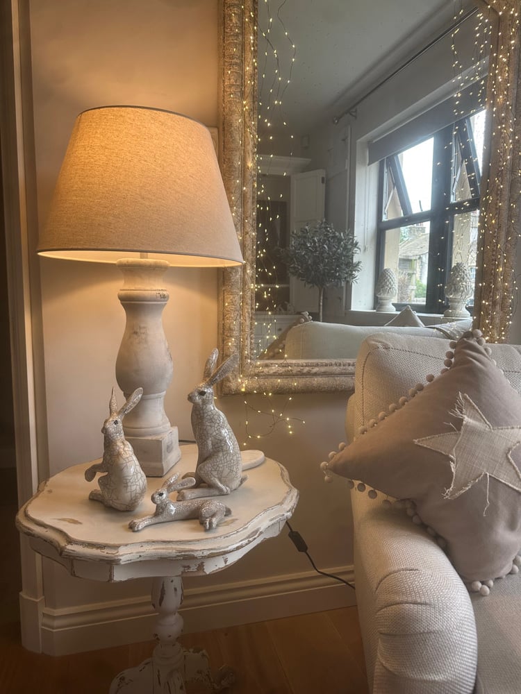 Image of ANTIQUE WHITE CANDLESTICK TABLE LAMP
