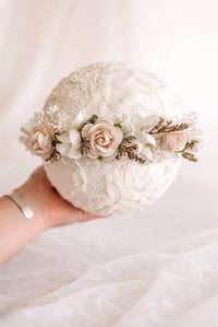 Image 1 of mini halo flowers blanc