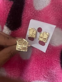 Trap house earring