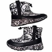 Image 7 of Size 8 EUR 39 GUESS Puffer boots