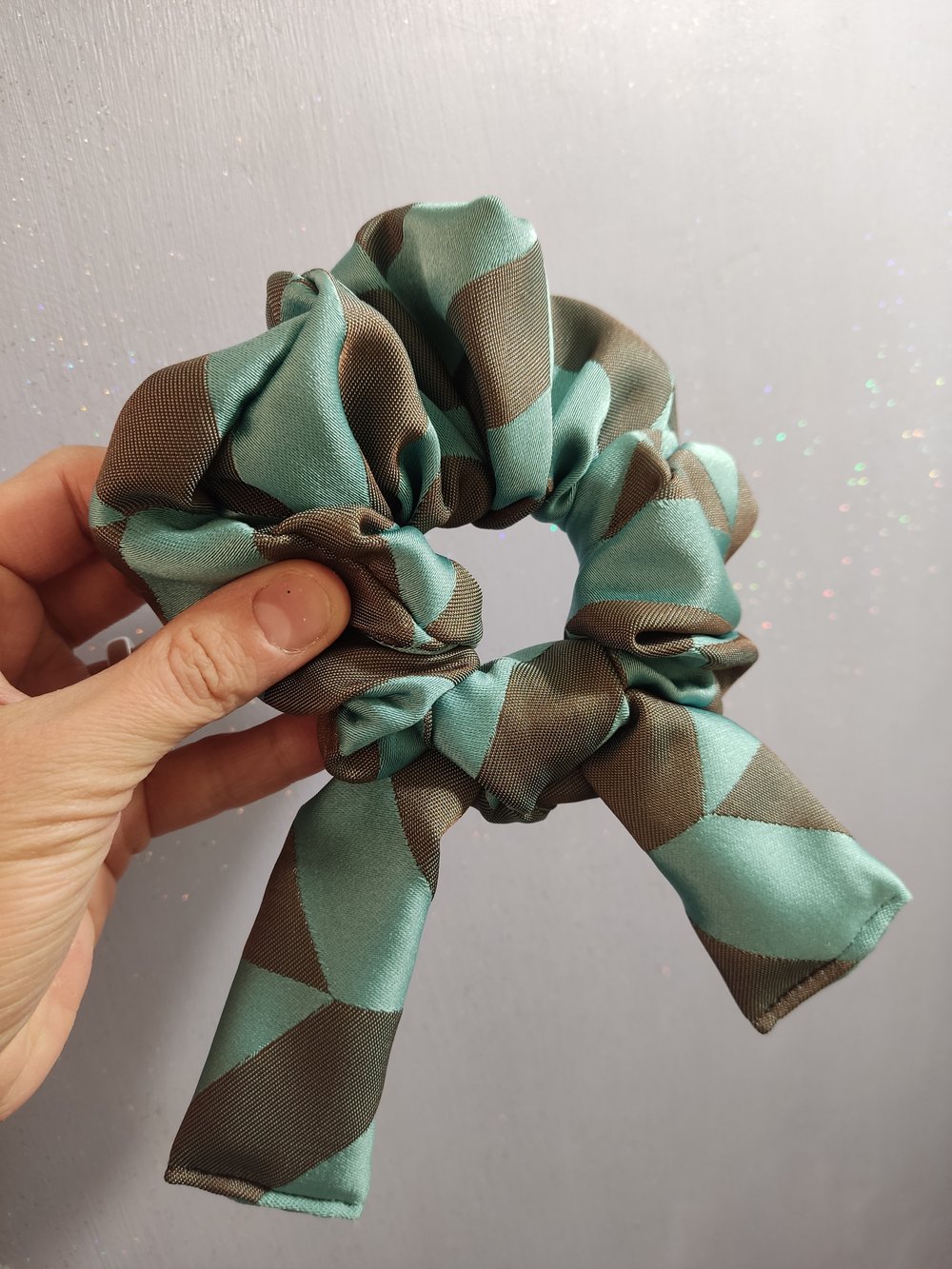 Image of Elastico per capelli/scrunchie grigio/azzurro