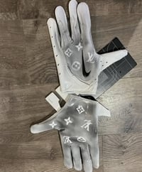 CUSTOM NIKE LV FOOTBALL GLOVES