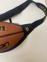 Image 5 of FUMBLE with pourse