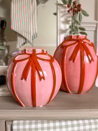 Glazed bow vases ( 2 Sizes )