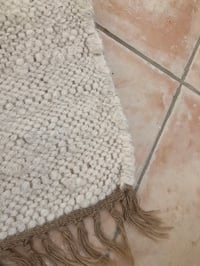 Image 2 of Tapis laine coloris crème 