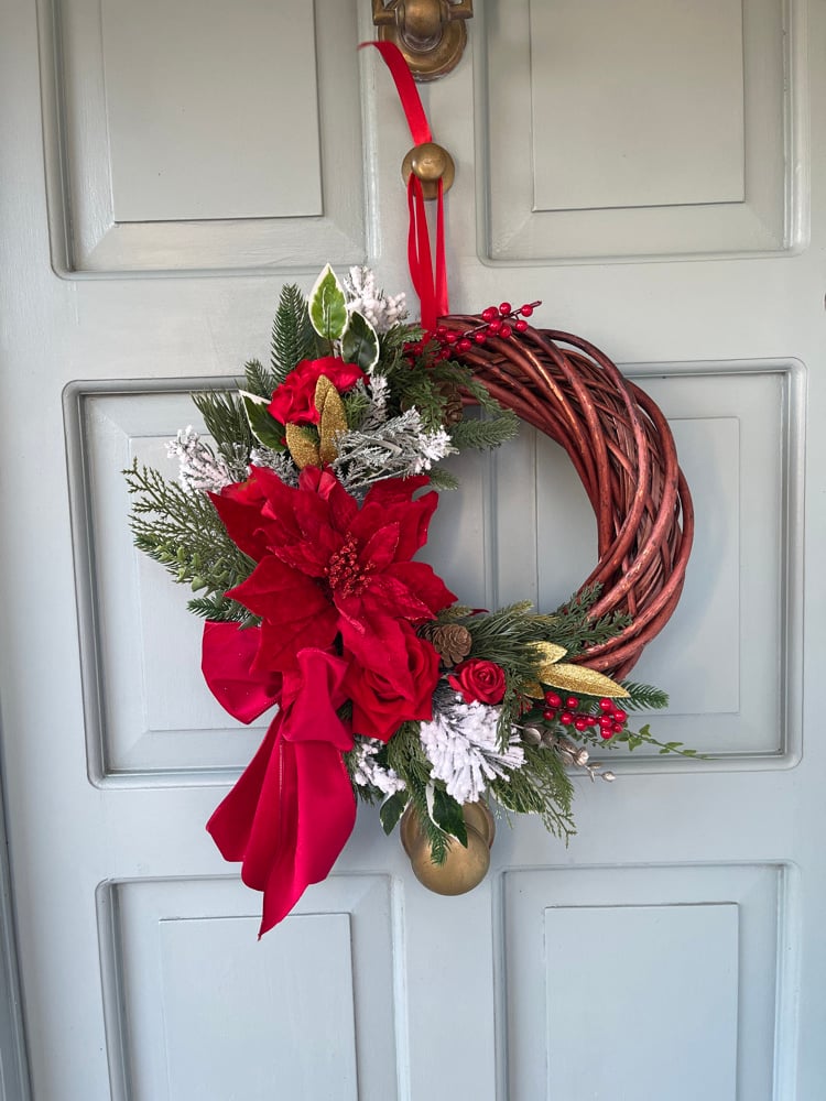 Image of 35cm Wicker with snow 