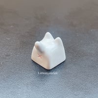 Image 5 of White heterochromia Kitty Ceramic Keycap 1