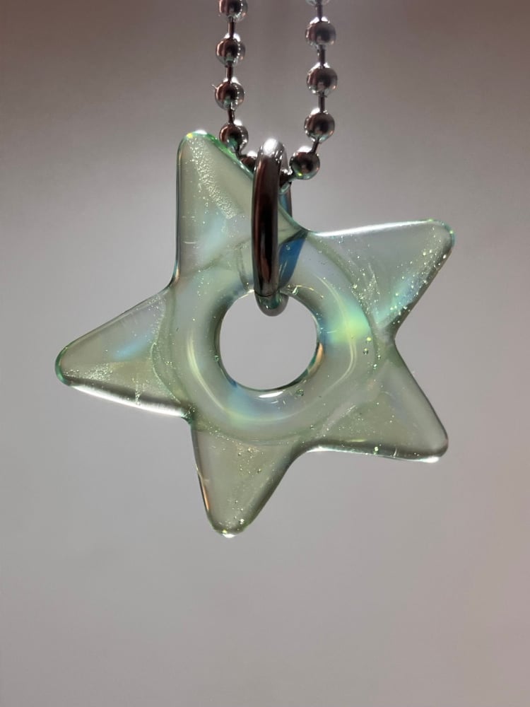 Image of green overlay star 