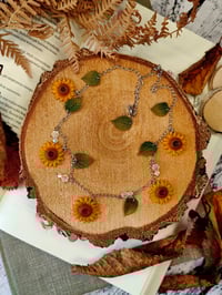 Image 1 of Charmsowy naszyjnik ze słonecznikami i listkami 🌻🌿