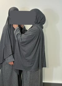 Image 2 of grey jersey hijāb