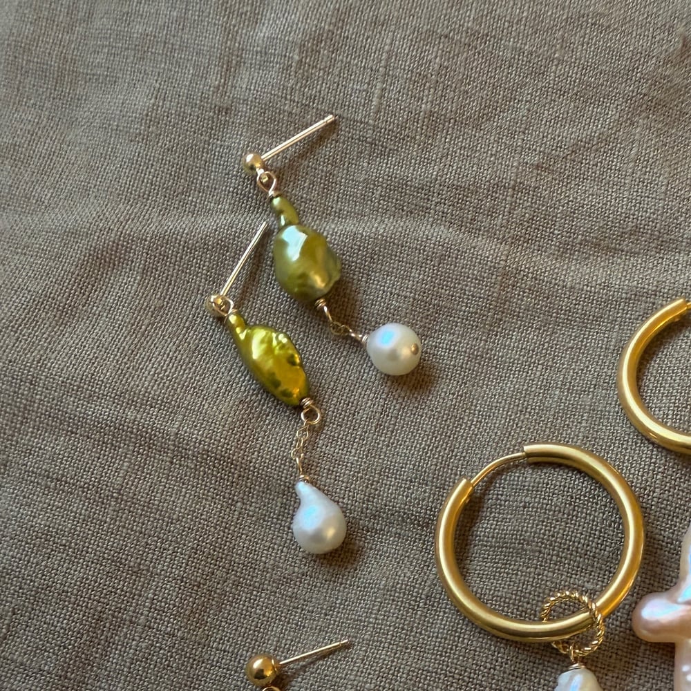 Image of Green keshi baroque post earrings 
