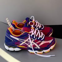 Image 1 of size: us8.5/10W uk8 eu42 cm26.5