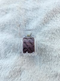 Image 4 of Clear Clip to hold Whenu