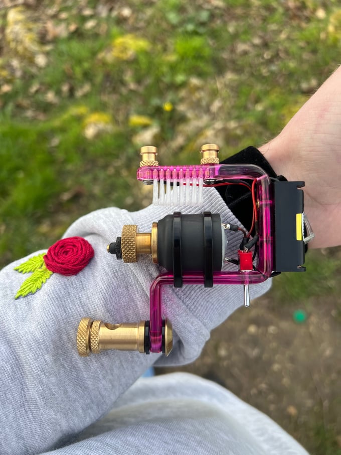 Image of toothbrush machine (clipcord + battery)