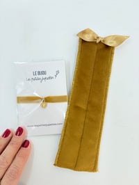 Image 1 of Copy of Le joli cadeau : Bracelet ruban velours et marque-page matelassé moutarde