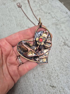Heart pendant with flower