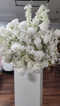 Image 3 of Baby breath and white rose 80 cm for rent only 