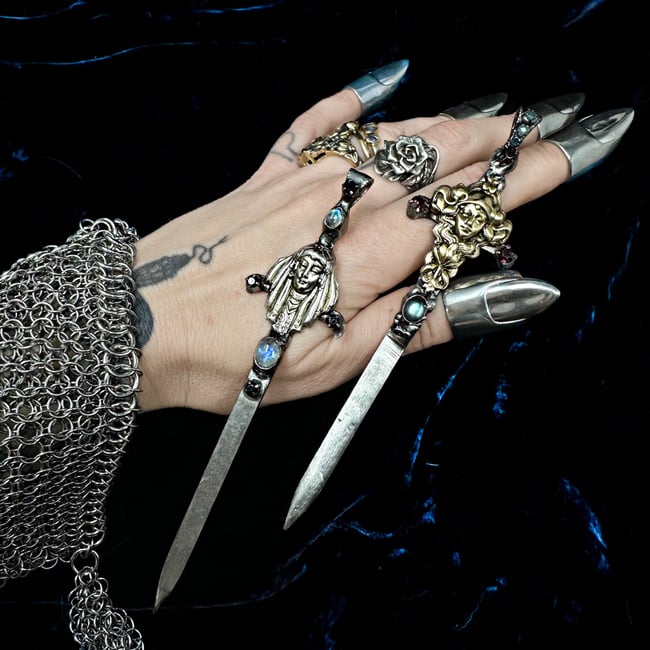 Avalon Long Sword Amulets 