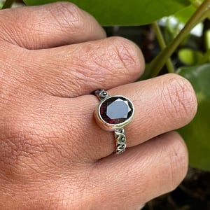 Image of Garnet ring  with patterned band