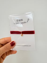 Image 1 of Bracelet ENFANT ruban velours élastique et breloque mini médaille