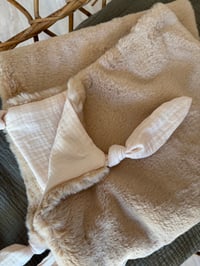 Image 1 of  COUVERTURE NUDE IRISÉ FOURRURE SABLE  