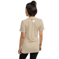 Image 2 of T-shirt Unisexe 100% coton beige imprimé la belle vie, logo sebelle derrière