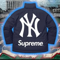 Image 4 of 🆕 SUPREME®/NEW YORK YANKEES™⚾️ GORE-TEX 700-FILL DOWN 🪶JACKET 🧥