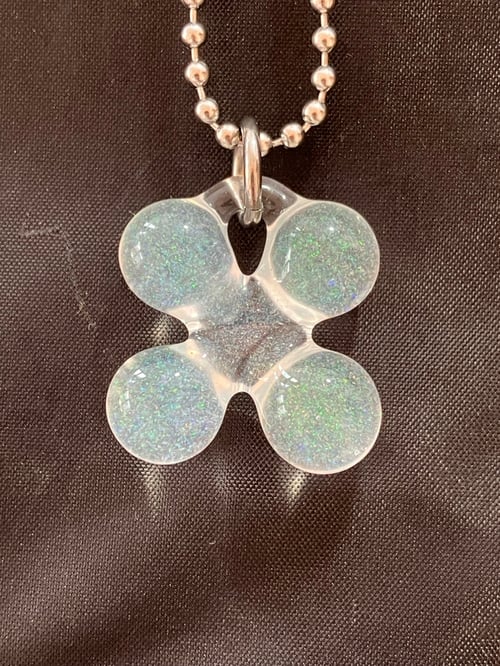 Image of fine crushed opal clover