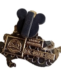 Image 3 of Metal Disney Pin Aladdin & Jasmine Magic Carpet 'A Whole New World'