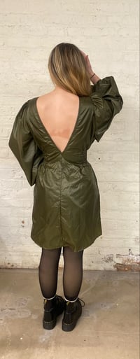 Image 4 of Low V Reversible Parachute Mini