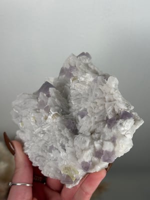 OCTAHEDRAL PURPLE FLUORITE ON CANDLE QURTZ -CHINA- F