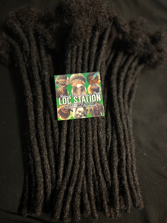 100 PERCENT HUMAN LOCS BY THE BUNDLE CAN BE BLEACHED !!! COMES IN NATURAL COLOR (UNPROCESSED)
