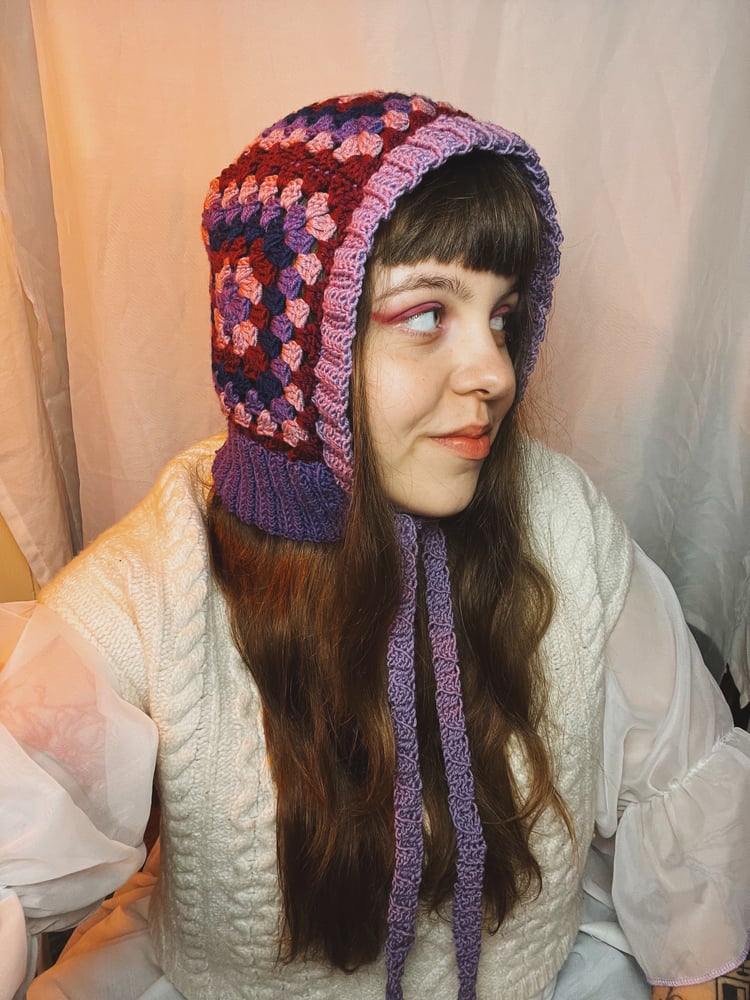 Image of crocheted BONNET 02