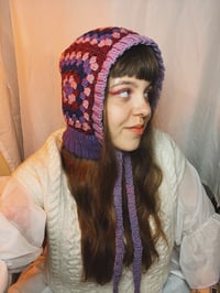 Image 2 of crocheted BONNET 02