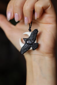 Image 4 of Collana Corvo, Luna e Adularia grigia