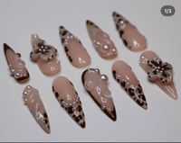 Image 3 of Pearly Print  (Medium Almond/Stilleto)