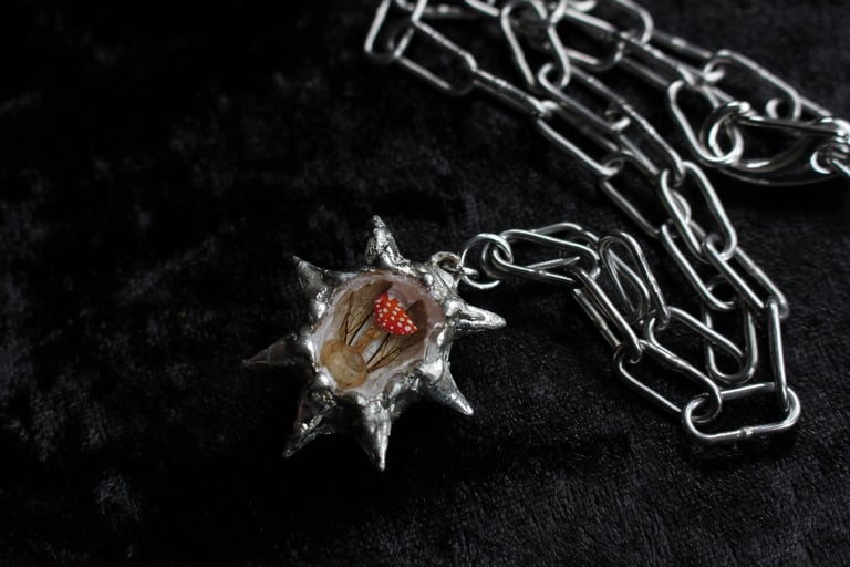 dead good snail mushroom and bee wing spiky necklace Image 3