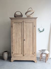 Image 1 of L'ARMOIRE EN BOIS BRUT 