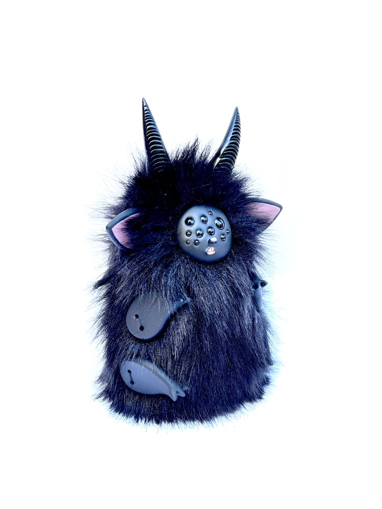 Multi Eyed Creature  Image 2