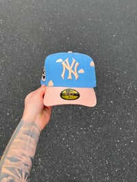 Image 2 of  PINK AFTERNOON PARTLY CLOUDY NEW YORK YANKEES CUSTOM FITTED HAT