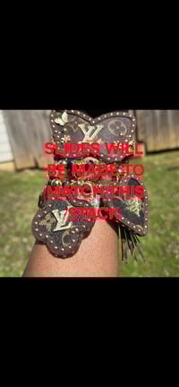 Image 2 of Size 8 Classic Brown on black Slides