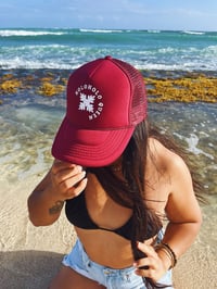 HOLO HOLO QUEEN trucker Maroon