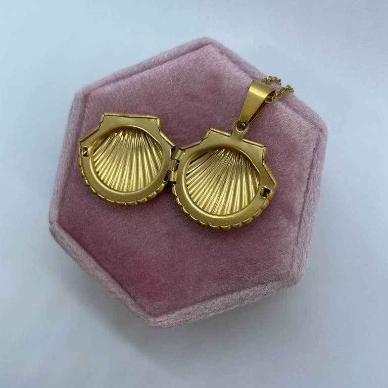 Seashell locket | Angel jewels